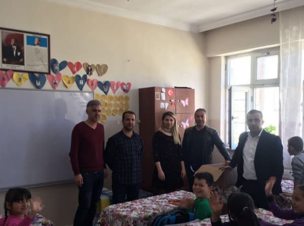KARDEŞ OKUL BEHİYE REŞAT KALEOĞLU İLKOKULUNDA OKULUMUZA KIRTASİYE YARDIMI